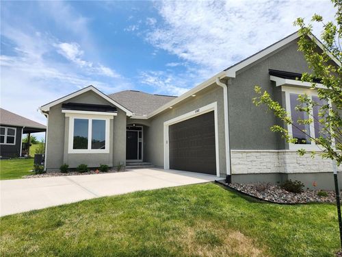 11562 S Olathe View Rd, Olathe, KS, 66061-5021 | Card Image