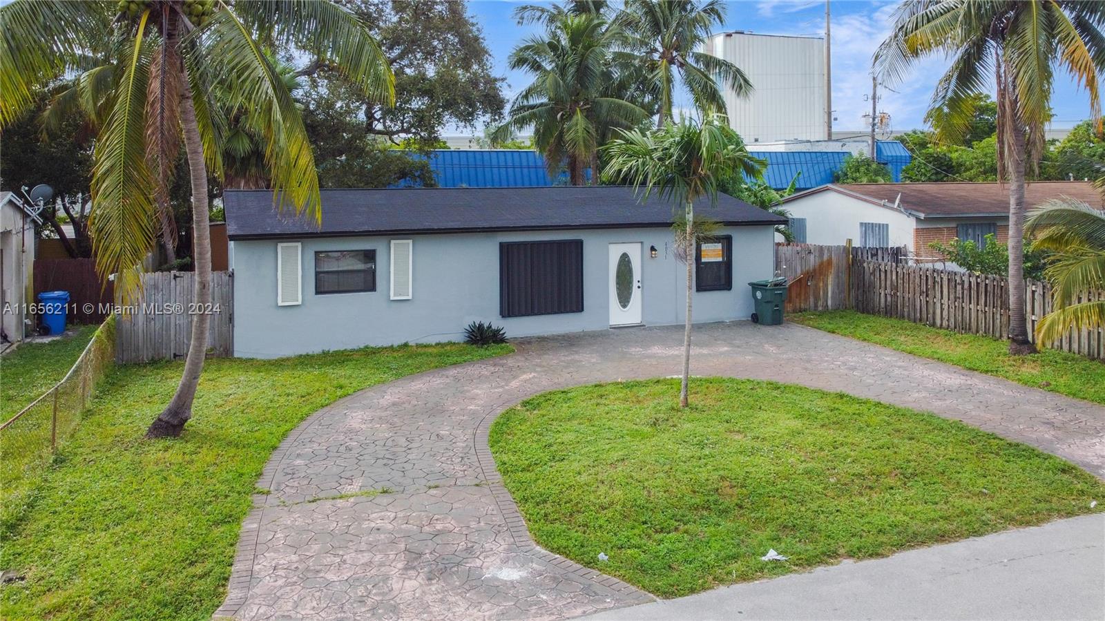 8th Ter, Fort Lauderdale, FL 33309
