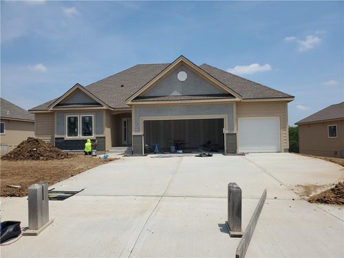 10201 N Winchester Ave, Kansas City, MO, 64156-7933 | Card Image