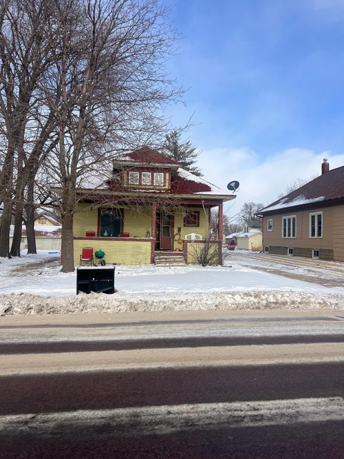 705 E Blue Earth Ave, Fairmont, MN, 56031-4033 | Card Image