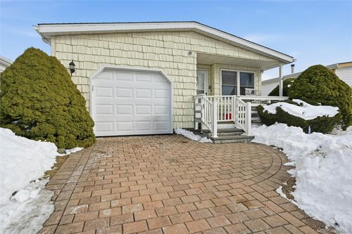54 Dogwood Ln, Manorville, NY, 11949-3111 | Card Image