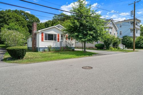 33 Cross St, Brockton, MA, 02301-2110 | Card Image