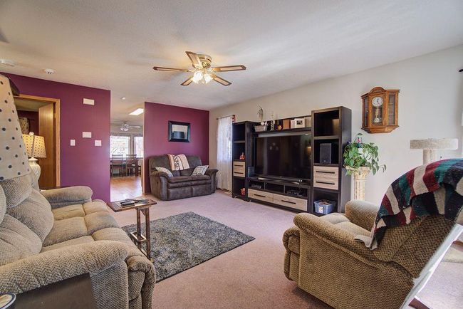 216 48 Avenue W, Home with 2 bedrooms, 2 bathrooms and 2 parking in Claresholm AB | Image 3