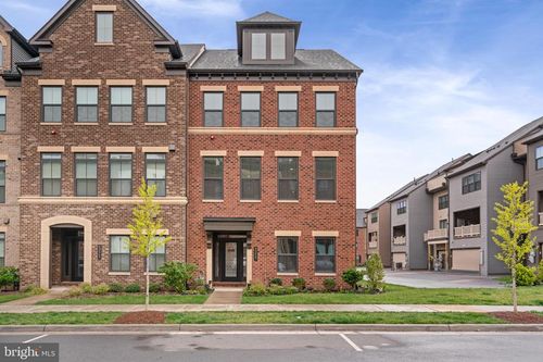 43467 Grandmoore St, ASHBURN, VA, 20148-7713 | Card Image