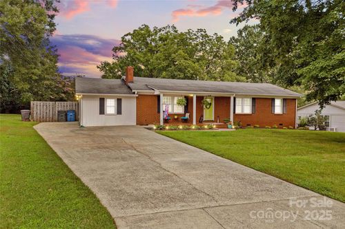 1128 Fulton Dr, Statesville, NC, 28677-3338 | Card Image