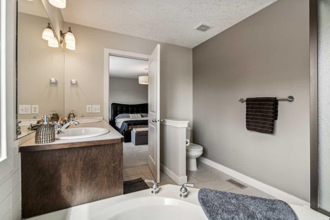 67 Tremblant Way Sw, Home with 3 bedrooms, 2 bathrooms and 2 parking in Calgary AB | Image 19