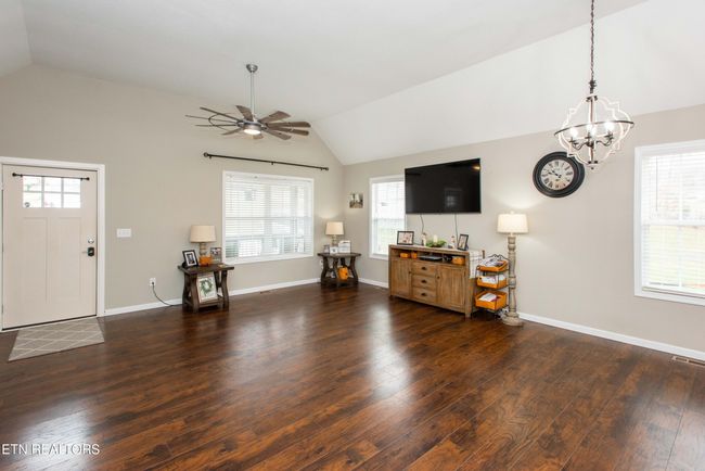221 Kaysprings Cir, House other with 3 bedrooms, 2 bathrooms and null parking in Jacksboro TN | Image 4
