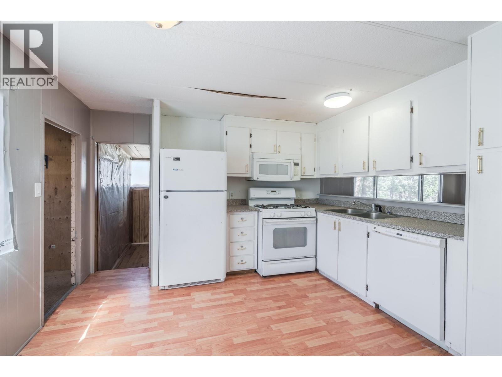 Residential in 103 Mile House 3