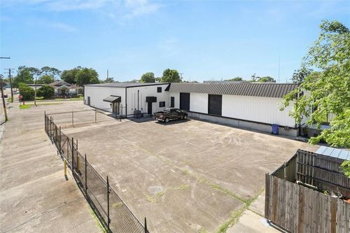 935 Derbigny St, Gretna, LA, 70053-6299 | Card Image