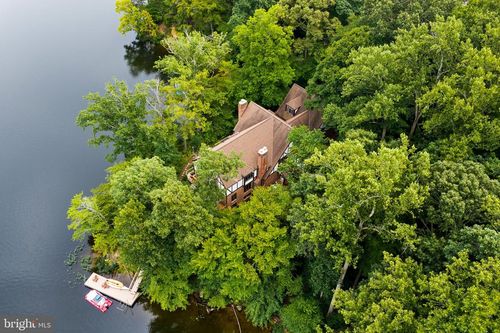 2490 Tree House Dr, WOODBRIDGE, VA, 22192-1316 | Card Image