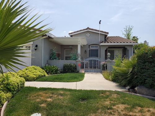 1764 Golden Way, Dinuba, CA, 93618-8813 | Card Image