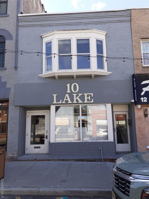 10 Lake St, Monroe, NY, 10950-3504 | Card Image