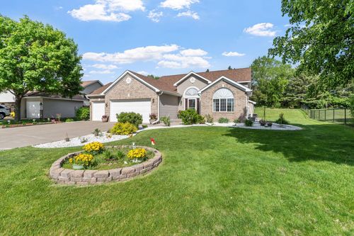 3690 Commonwealth Rd, Woodbury, MN, 55125-4320 | Card Image