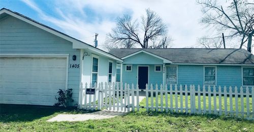 1405 Circle Dr, Round Rock, TX, 78664-4513 | Card Image