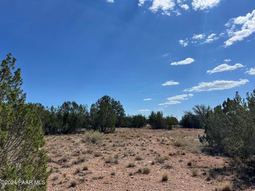 27425 W El Oro Dr, Seligman, AZ, 86337 | Card Image
