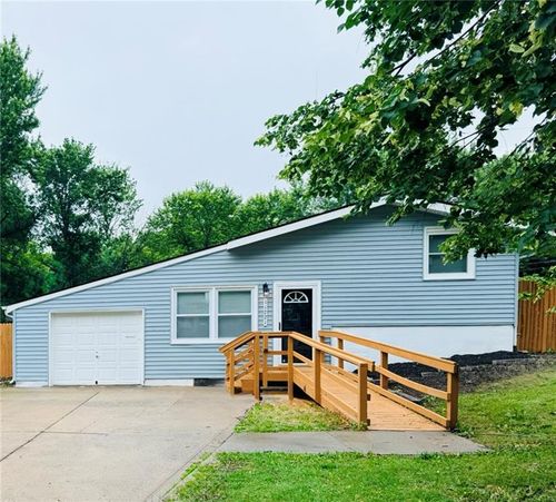 11221 Herrick Ave, Kansas City, MO, 64134-3531 | Card Image