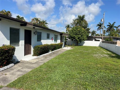 2-809 Ne 2nd St, Hallandale Beach, FL, 33009-3564 | Card Image