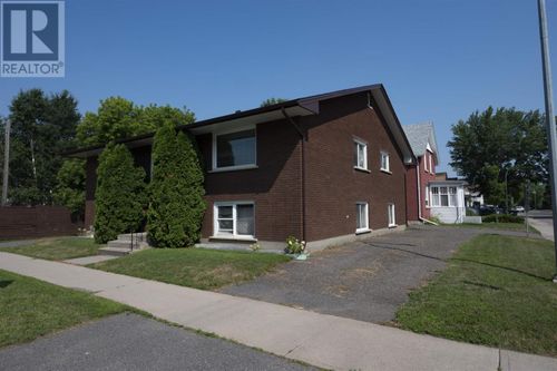 1103 Donald St E, Thunder Bay, ON, P7E5V9 | Card Image