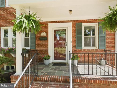 2323 N Burlington St, ARLINGTON, VA, 22207-2520 | Card Image