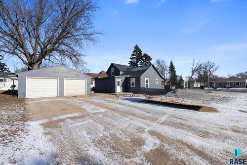 401 N Oaks Ave Avenue, Hartford, SD, 57033 | Card Image