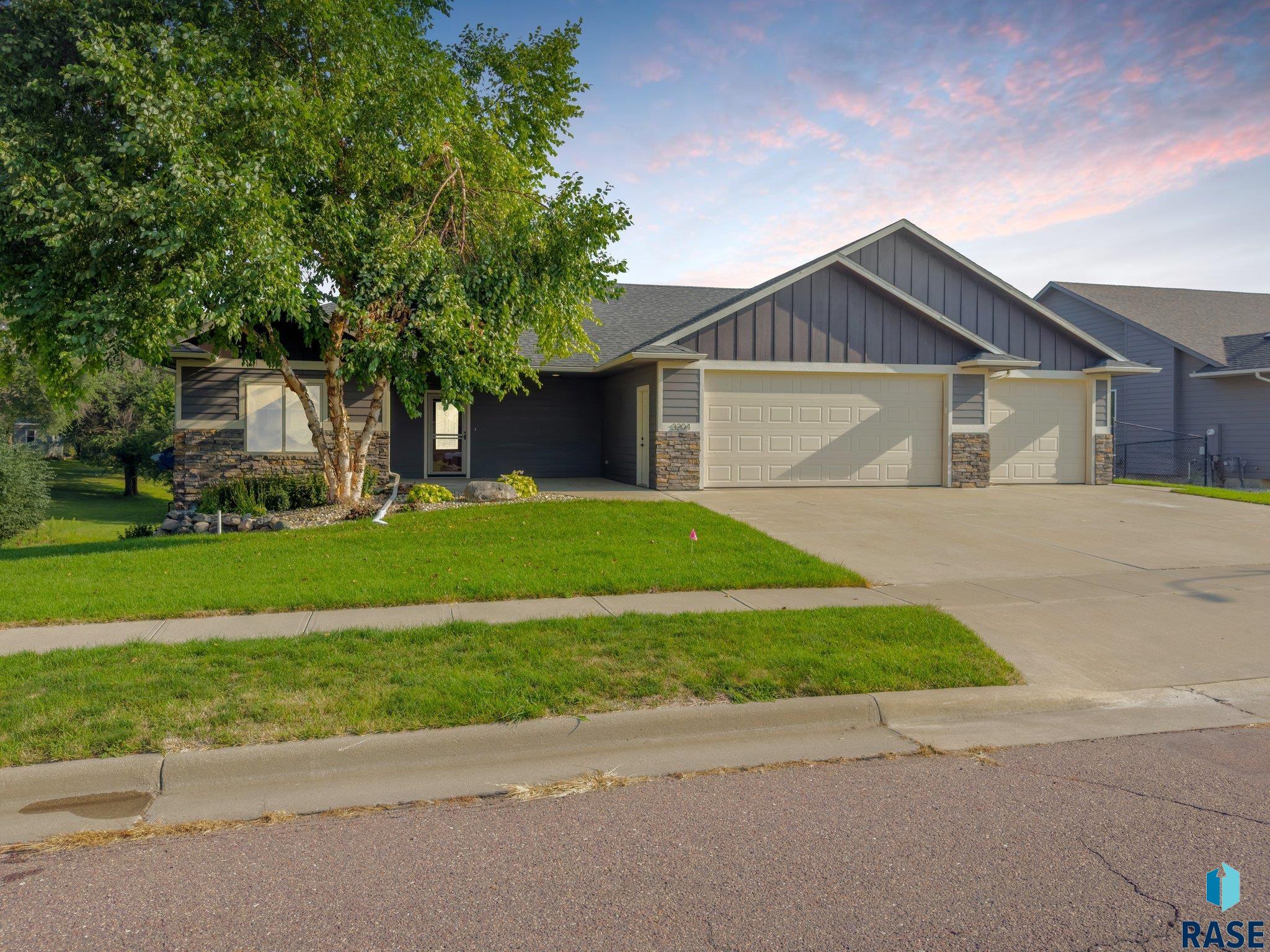 3rd St, Sioux Falls, SD 57103