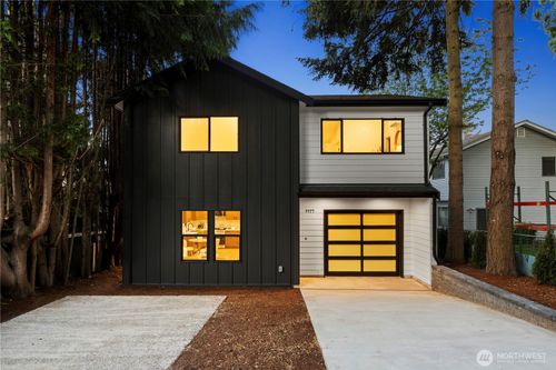 8823 Dibble Ave Nw, Seattle, WA, 98117-3252 | Card Image