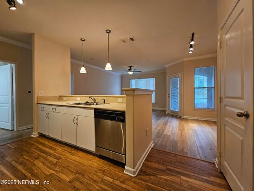 806-8290 Gate Pkwy, Jacksonville, FL, 32256 | Card Image