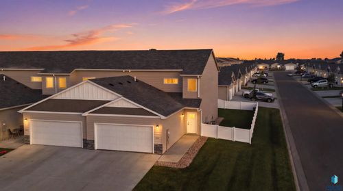9017 W Jerald Pl, Sioux Falls, SD, 57106-7122 | Card Image