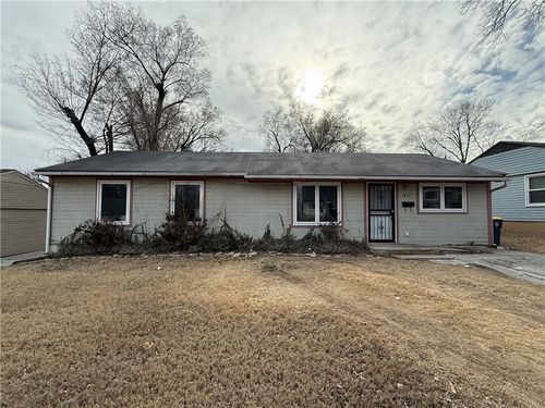 4655 E 43rd Ter, Kansas City, MO, 64130-2271 | Card Image