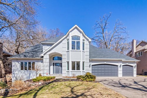 69 Locust St, Mahtomedi, MN, 55115-1542 | Card Image