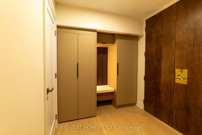 608 - 447 Walmer Rd, Condo with 3 bedrooms, 4 bathrooms and 2 parking in York ON | Image 41
