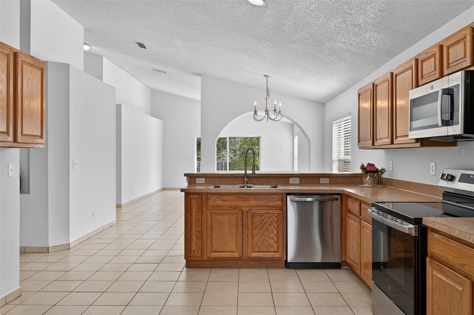 Residential in GROVELAND 3