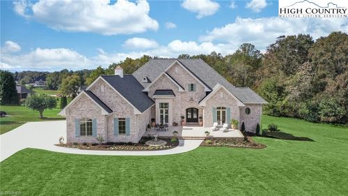 202 Canterbury Dr, North Wilkesboro, NC, 28659-8154 | Card Image