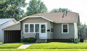 14th St, Newton, IA 50208