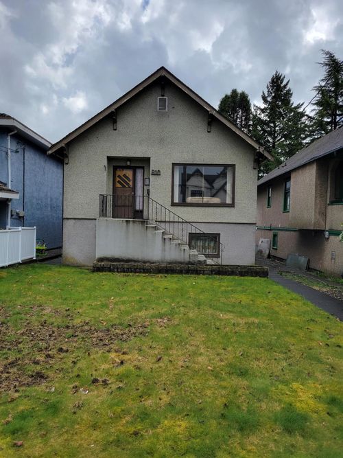 810 Dublin St, New Westminster, BC, V3M2Y6 | Card Image