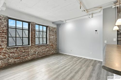 apt-302-1024 Dodge St, Omaha, NE, 68102-1191 | Card Image