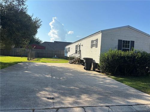 145 Danos Ln, Belle Chasse, LA, 70037-4127 | Card Image