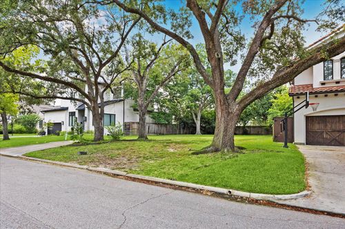 5541 Huisache, Bellaire, TX, 77401 | Card Image