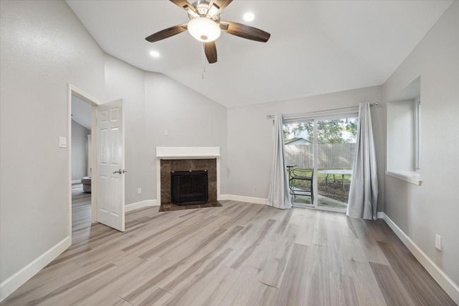 22302 Mosswillow Ln, House other with 3 bedrooms, 2 bathrooms and 2 parking in Tomball TX | Image 4