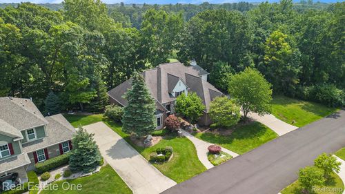 271 Greenan Ln, Lake Orion, MI, 48362-2173 | Card Image