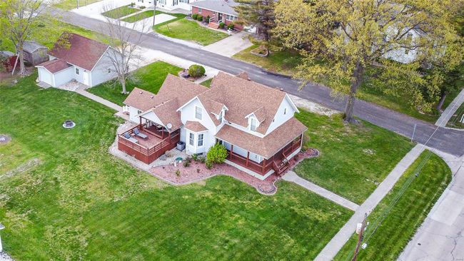 708 N Giddings Ave, House other with 3 bedrooms, 2 bathrooms and 2 parking in Jerseyville IL | Image 70