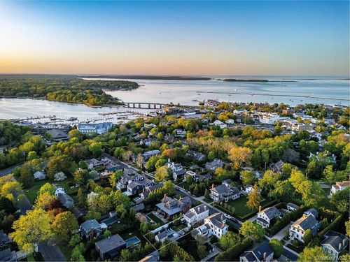 27 Howard St, Sag Harbor, NY, 11963-3054 | Card Image