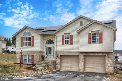 201 Overview Cir W, Red Lion, PA, 17356-8907 | Card Image