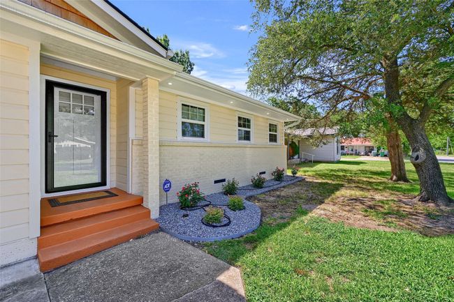 1405 N Wharton St, House other with 5 bedrooms, 2 bathrooms and null parking in Sherman TX | Image 4