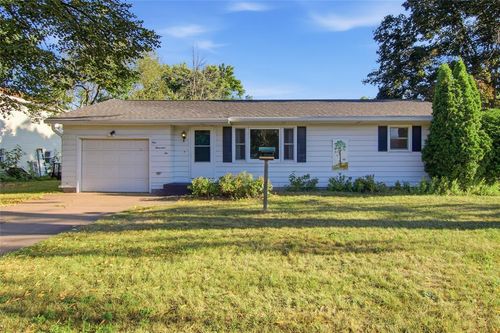 1002 W Spruce St, Chippewa Falls, WI, 54729-1748 | Card Image