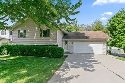 30 S Grant St, North Aurora, IL, 60542-1602 | Card Image