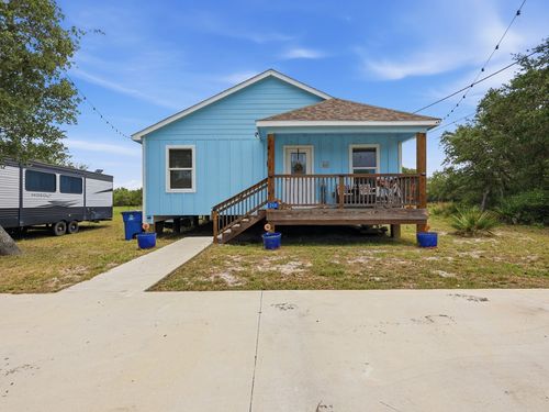 2111 Lone Star Rd, Rockport, TX, 78382-4440 | Card Image