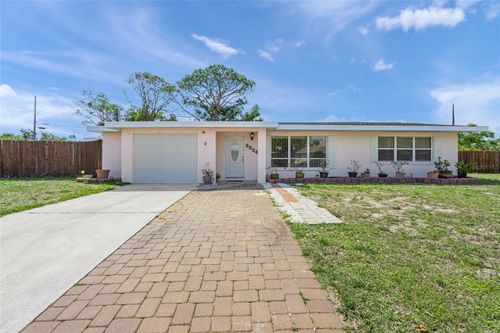 2524 Tuttle Way, SARASOTA, FL, 34239-4742 | Card Image