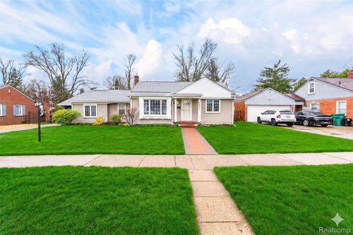 22515 Floral St, Farmington, MI, 48336-4219 | Card Image