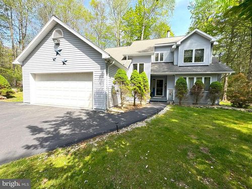 1010 Redlawn Ln, Lake Ariel, PA, 18436-8114 | Card Image